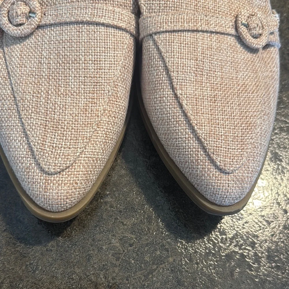 Cream Flats with Sleek Design and Metal Detail - Picture 6 of 7